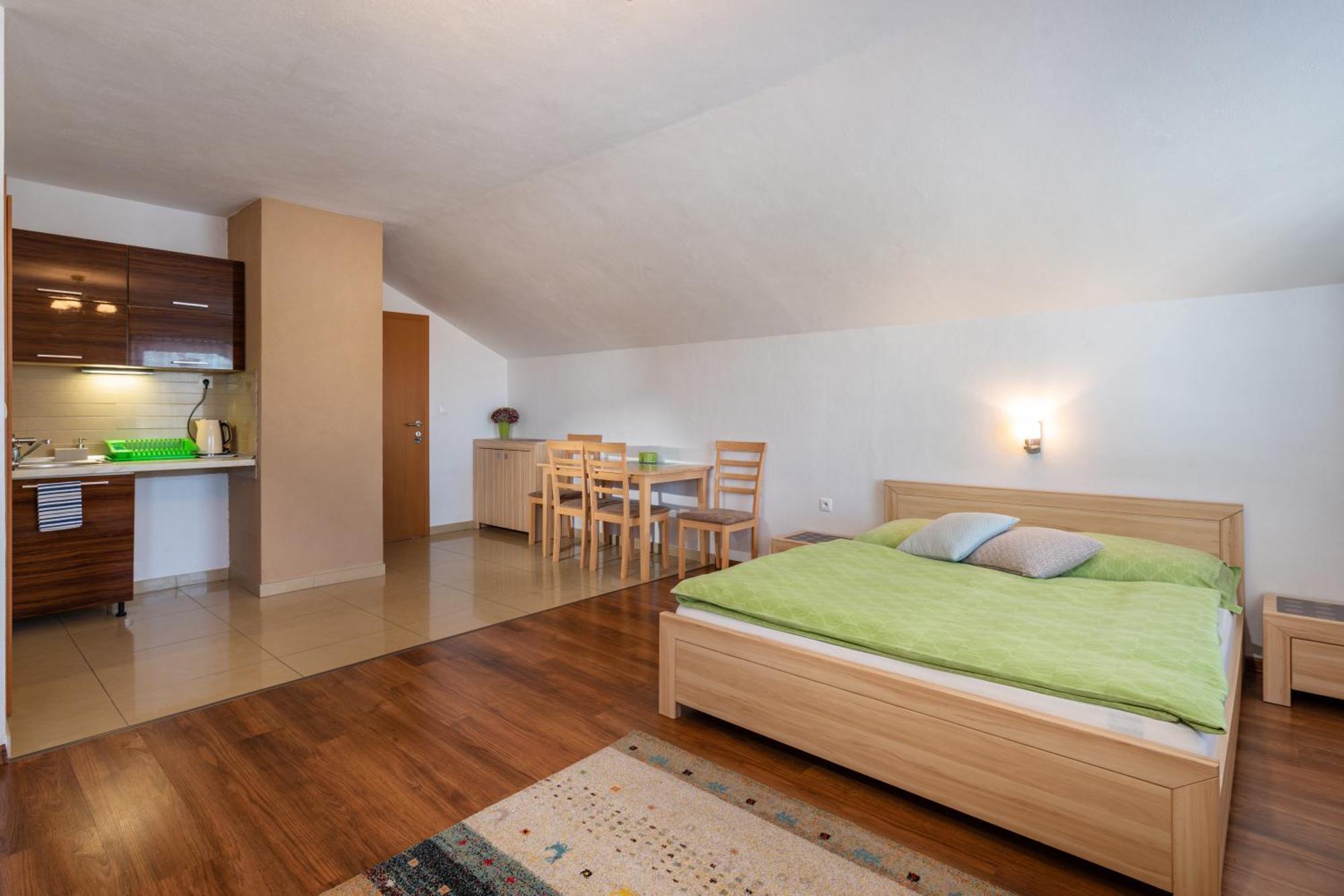 Pension Lunatyk Liptovský Mikuláš Buitenkant foto